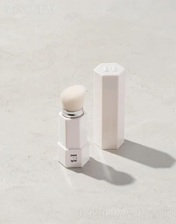 Fenty Beautya(b)yˢ130 ԎԵıyʽ۷ˢ
