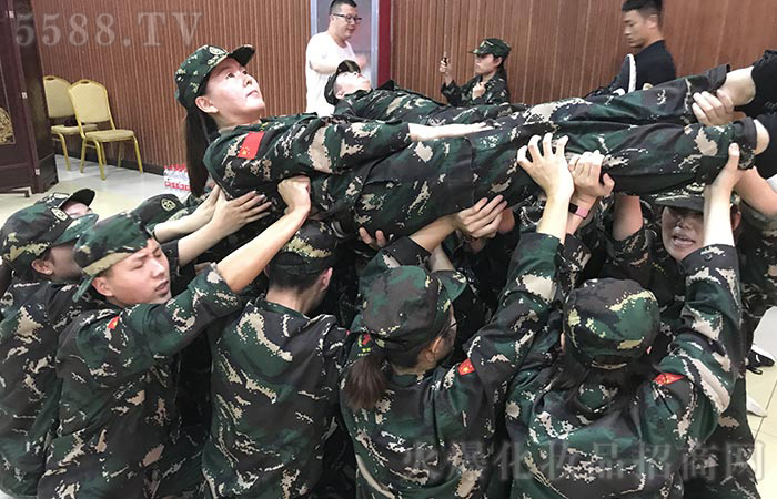 團結協(xié)作，突破自我！