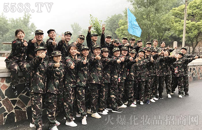團結協(xié)作，突破自我！