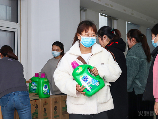 致愛三八女神節(jié),火爆網派發(fā)女神專屬禮物 致愛三八女神節(jié),火爆網派發(fā)女神專屬禮物